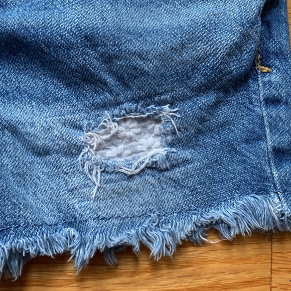 Cat & Jack Distressed Jean Shorts - size S (6/7) - Picture 4 of 7